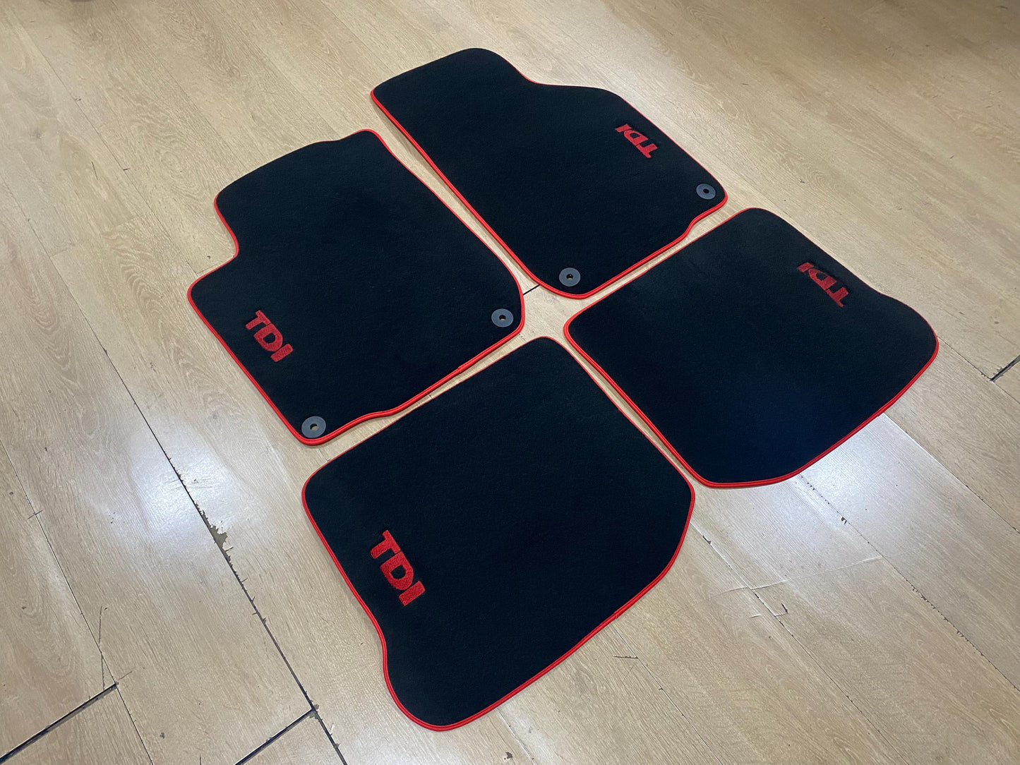 Volkswagen Golf Mk4 1997-2003 TDI için Oto Paspasları, Özel Tasarım, Özel Nakışlı Logo, Aracınız İçin Özel Paspas Deseni