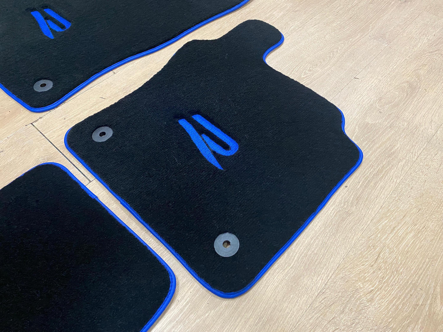 Luxury Floor Car Mats for Volkswagen Golf 8 R 2021 - 2024 RHD , Set of 4 , Made to Order