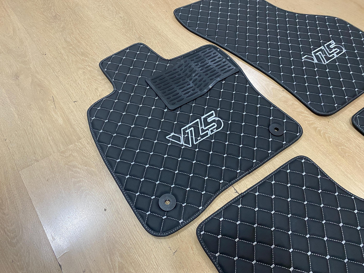 Luxury Leather Car Mats for Cupra Formentor 2020 - 2025 VZ5 Logo  , Set of 4 , Made to Order