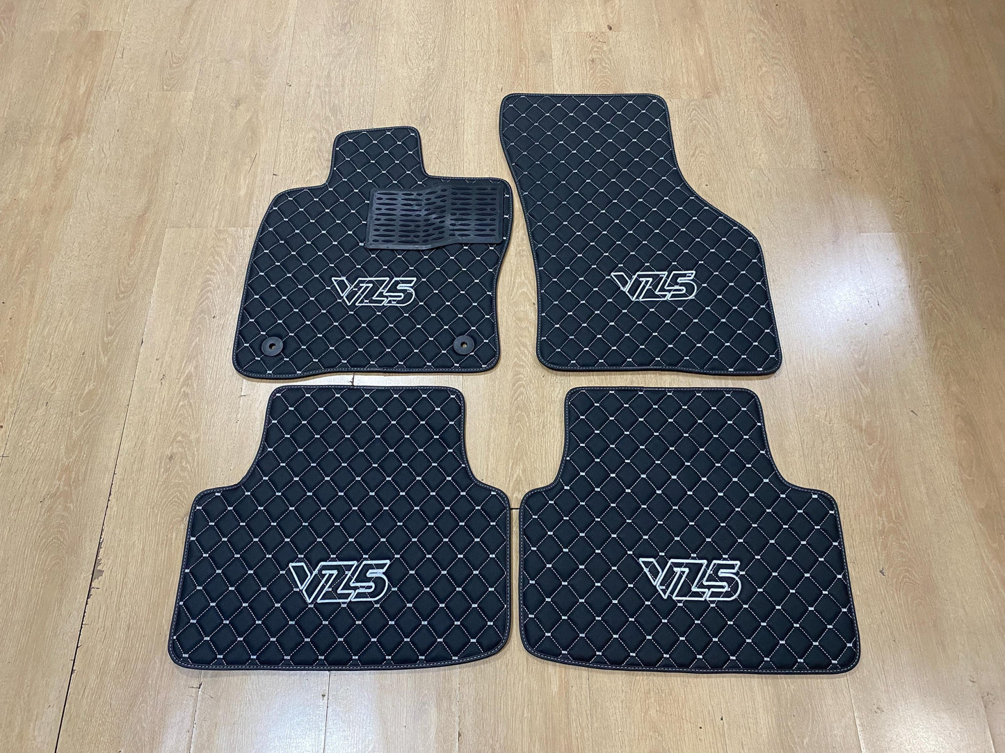 Luxury Leather Car Mats for Cupra Formentor 2020 - 2025 VZ5 Logo  , Set of 4 , Made to Order