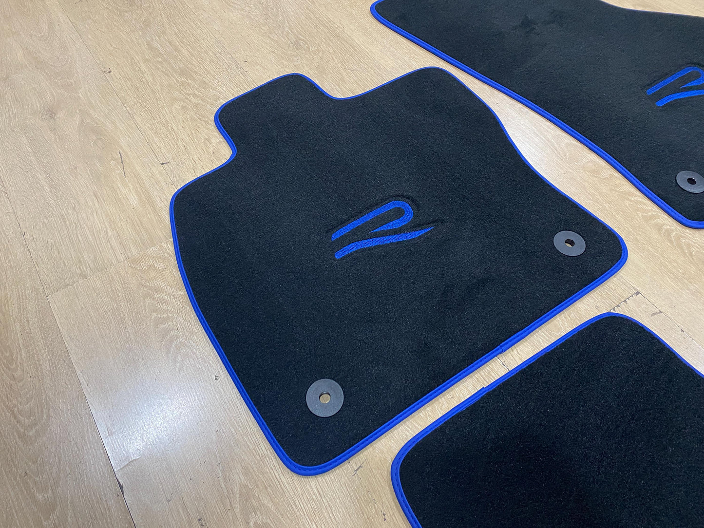 Luxury Floor Car Mats for Volkswagen Golf 8 R 2021 - 2024 , Set of 4 , Made to Order