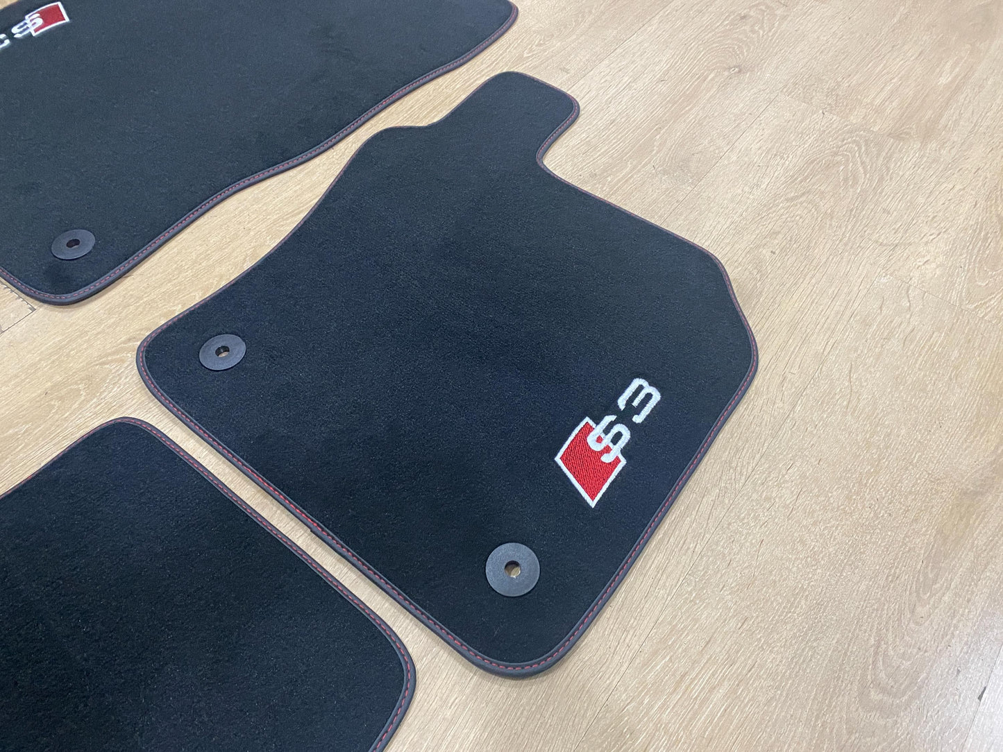 Audi S3 2013-2020 8V için Sağdan Direksiyonlu Paspaslar, Özel Tasarım, Özel Nakışlı Logo, Aracınız için Özel Paspas Deseni