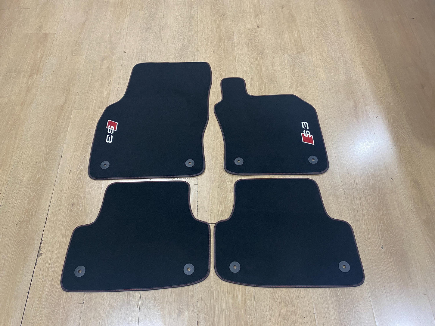 Audi S3 2013-2020 8V için Sağdan Direksiyonlu Paspaslar, Özel Tasarım, Özel Nakışlı Logo, Aracınız için Özel Paspas Deseni