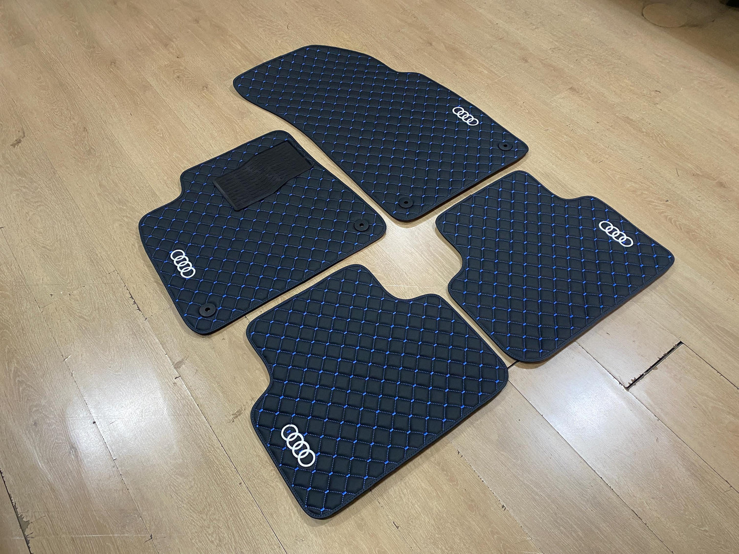 Leather Car Mats For Audi Q8 2022-2025 , Custom Design , Custom Embroidery Logo , Custom Mat Pattern for Your Vehicle