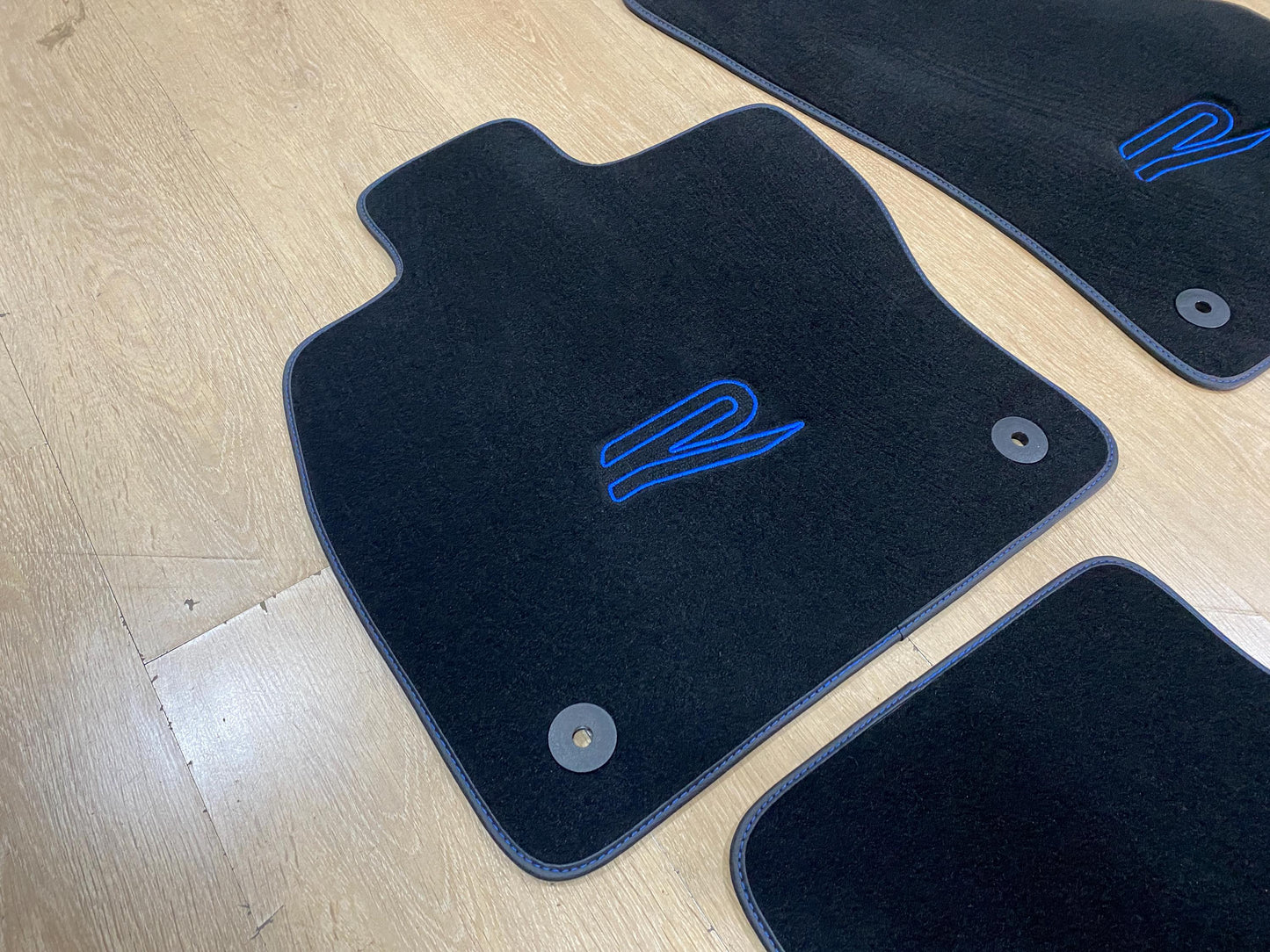 Floor Car Mats For Volkswagen Golf 8 R 2021-2025 , Custom Design , Custom Embroidery Logo , Custom Mat Pattern for Your Vehicle