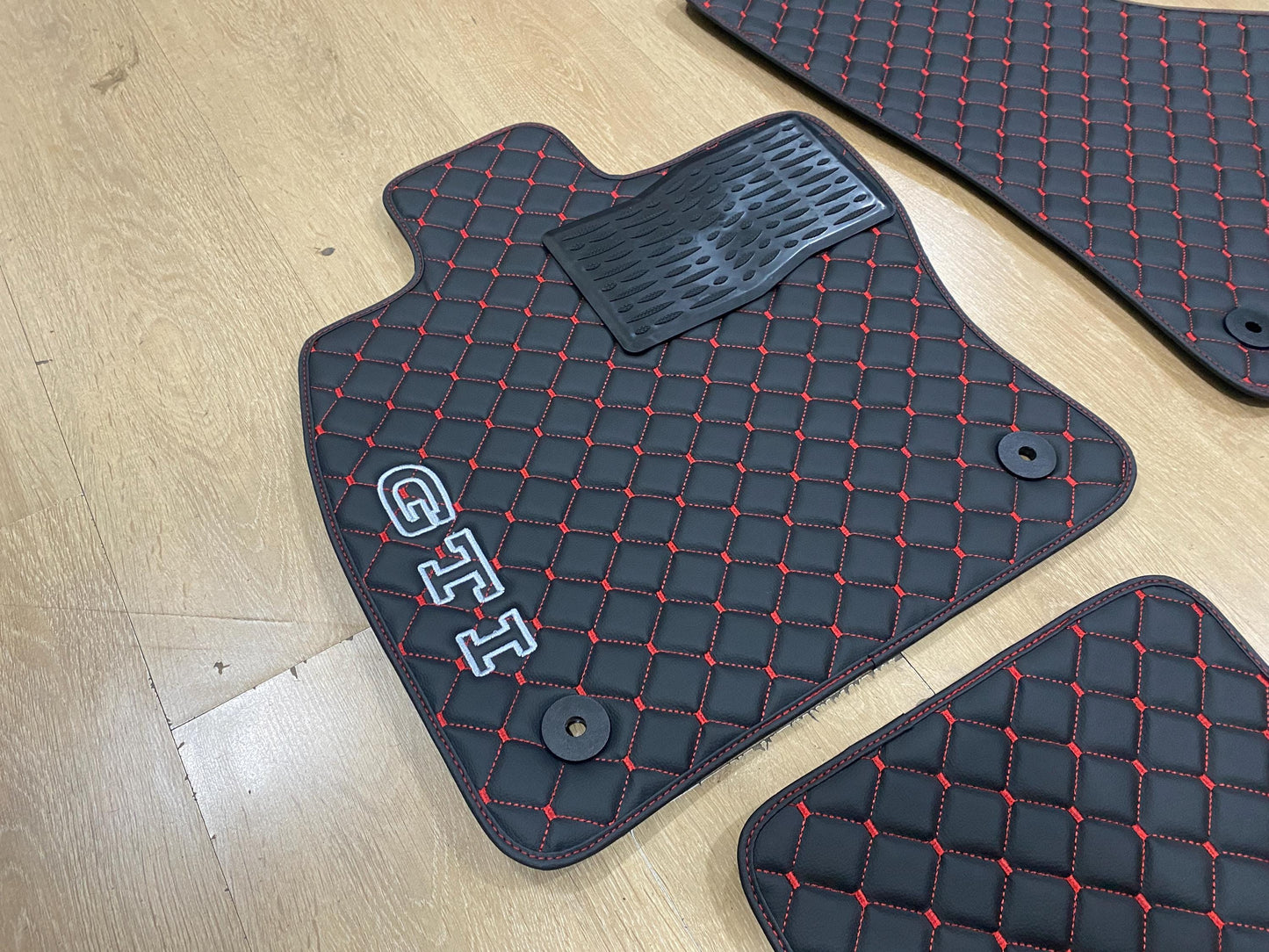 Golf Mk8 2021-2025 GTI için Lüks Deri Araç Paspasları, 4 Parça, Sipariş Üzerine Üretilir