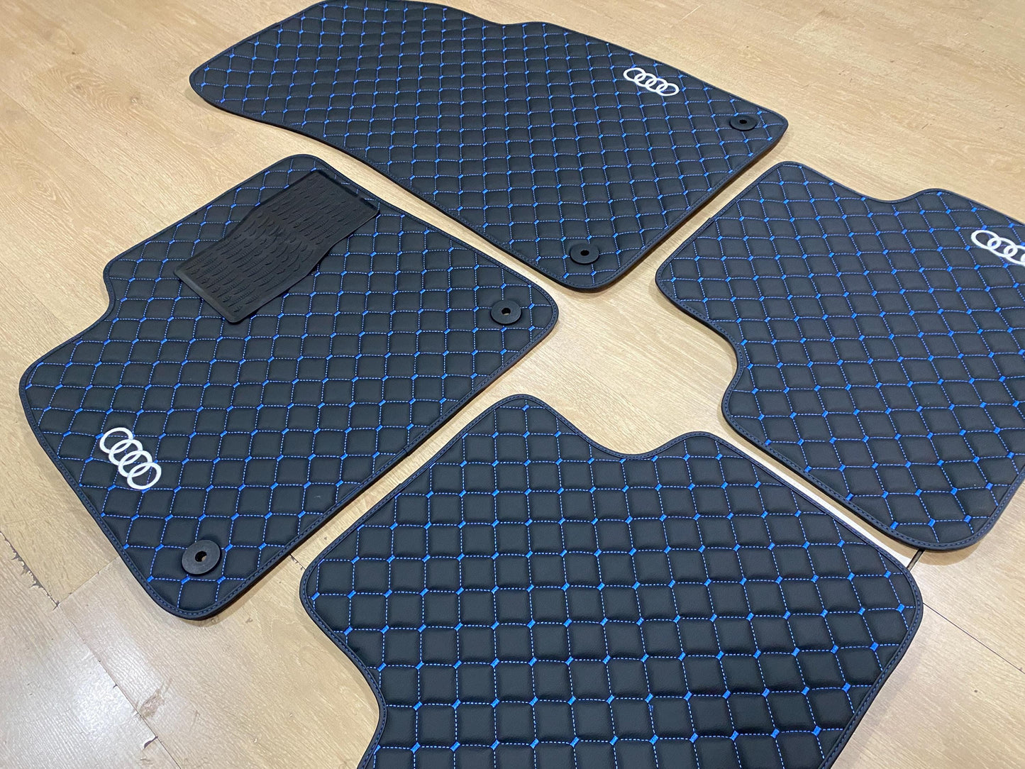Leather Car Mats For Audi Q8 2022-2025 , Custom Design , Custom Embroidery Logo , Custom Mat Pattern for Your Vehicle