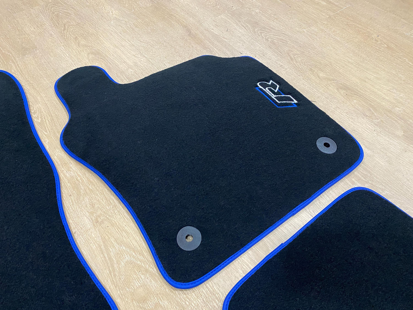 R.H.D Luxury Floor Car Mats For Volkswagen Golf 7 R 2013-2020 , Set of 4 , Made to Order