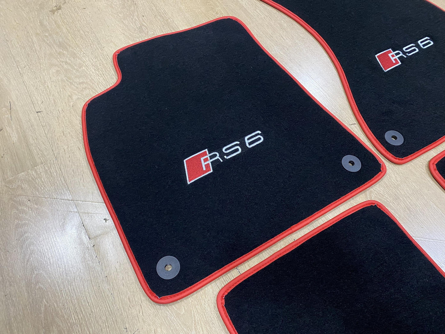 Audi RS6 2011-2018 C7 için Oto Paspasları, Özel Tasarım, Özel Nakışlı Logo, Aracınıza Özel Paspas Deseni